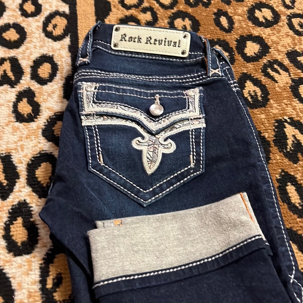 Rock Revival Betty Crop Size 25 Dark Wash w/ some distressing